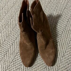 Chelsea & Violet Bootie CV-Jane. Tan